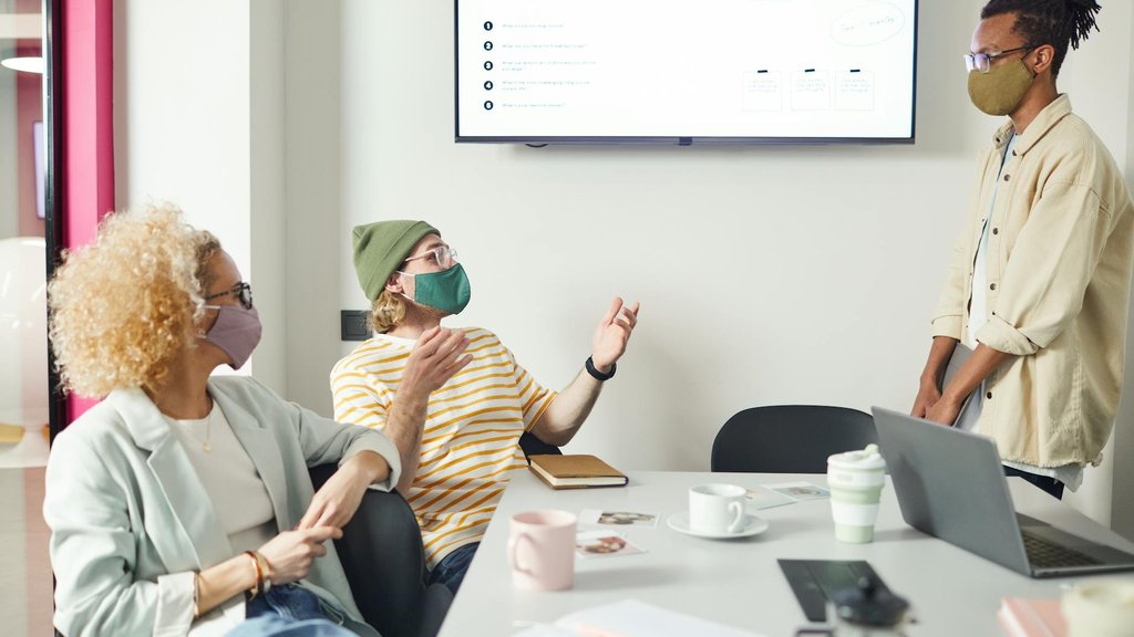 中小企業が自社用AI業務ガイドラインをゼロから作る実践手順 — 関連イメージ2