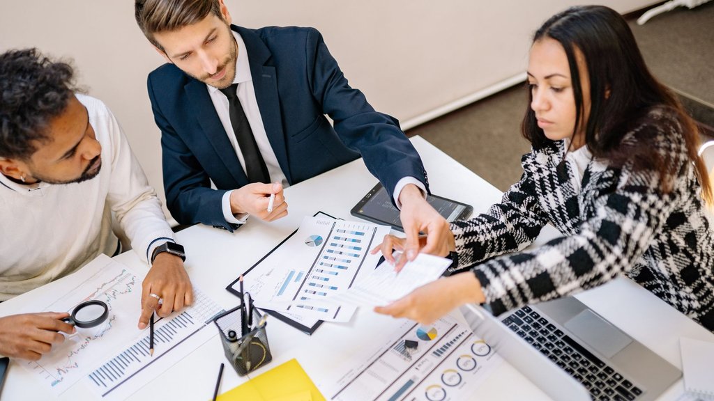 社内ローカルAI停止時に経営者が確認すべき初動対応フローと業 — 関連イメージ1